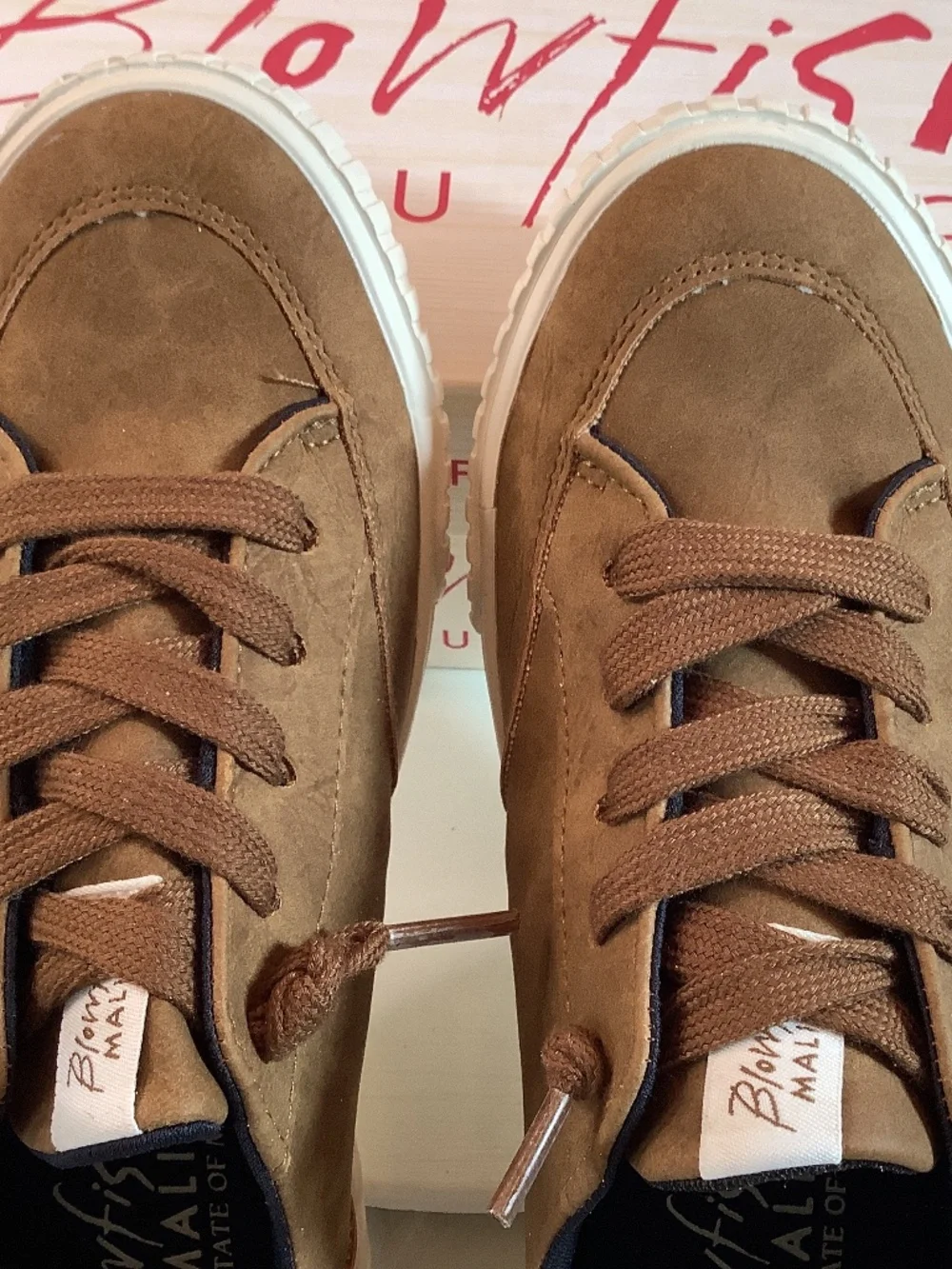 NWT Blowfish Malibu Kids Windsurf brown tan sneaker slip on Leather unisex sz.4